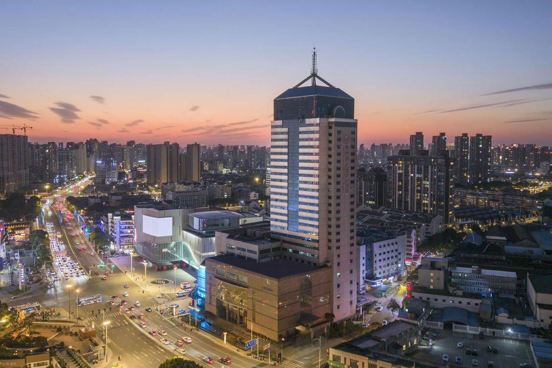 Changzhou Soluxe International Grand Hotel (Qingguo Lane Wuyue Plaza)