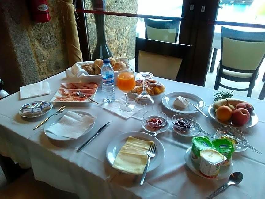 阿爾維斯鄉村酒店 - 阿爾維斯特納