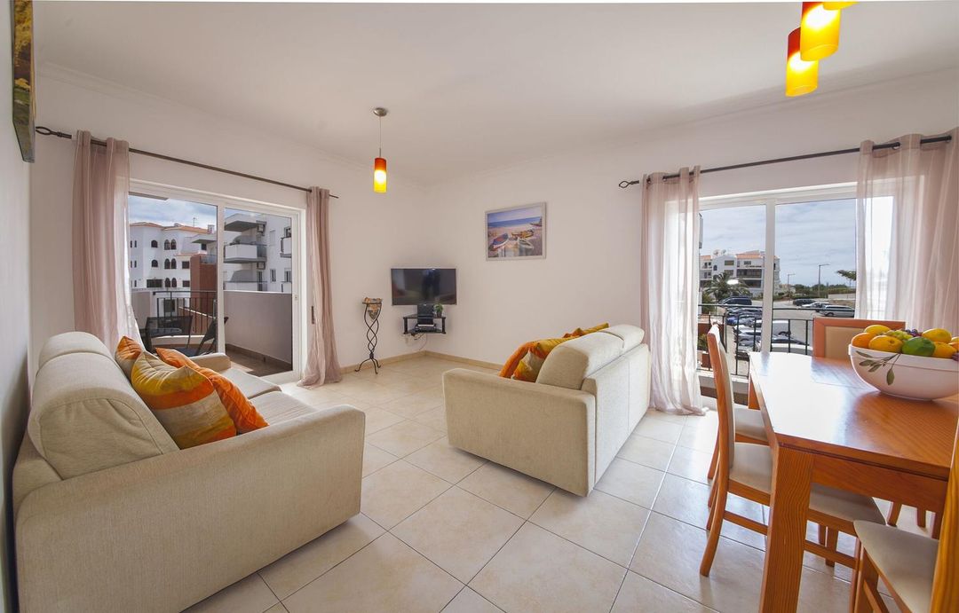 B41 - 帶游泳池的現代風車