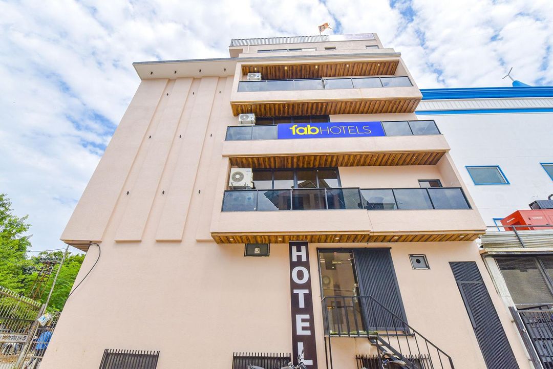 FabHotel Blooming Beds Pearl