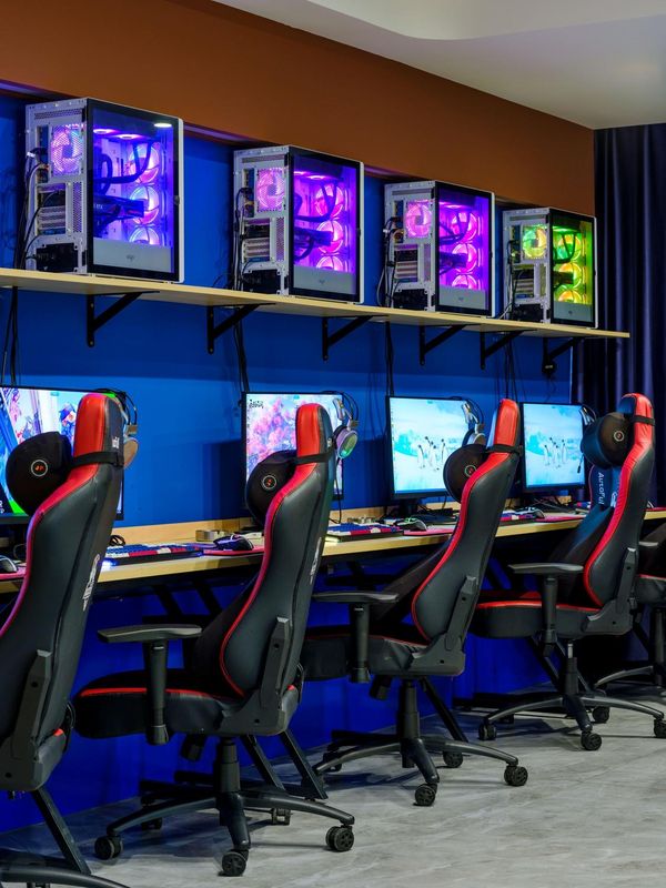 憶海電競酒店(大連火車站中山廣場店)