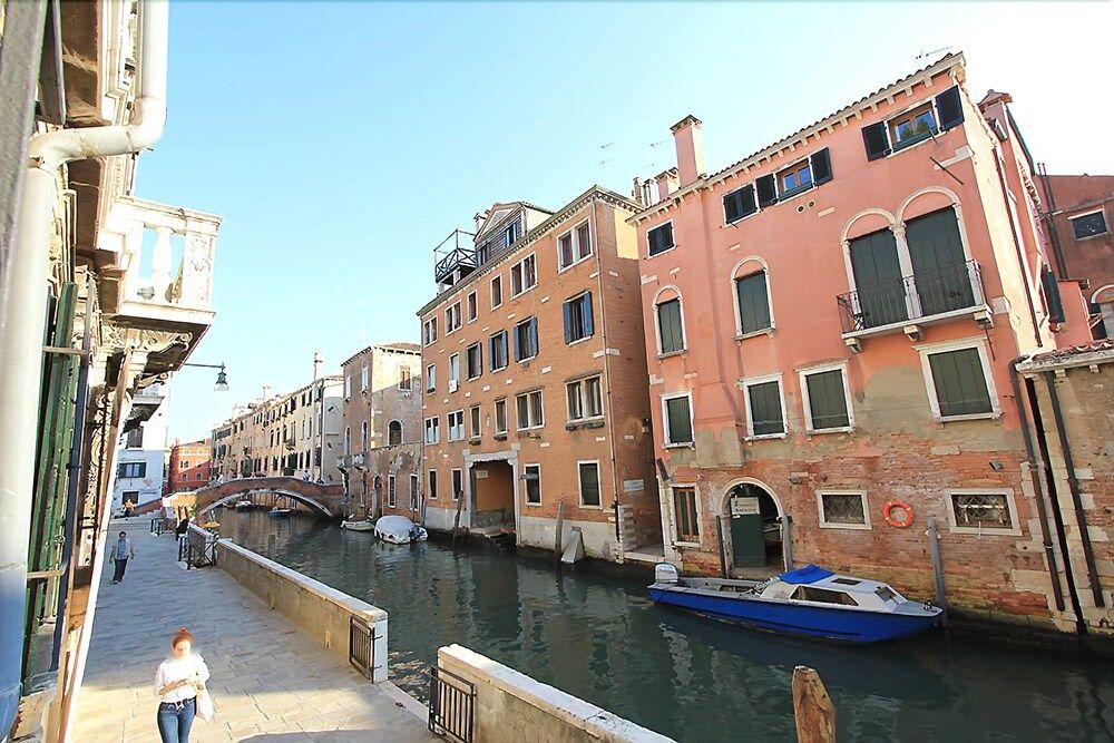 Vintage Venice Apartment