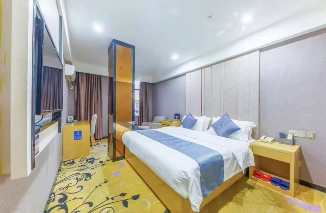 Rujia Huayi Select Hotel (Guangzhou Baiyun Zhan Jindong International Clothing City)