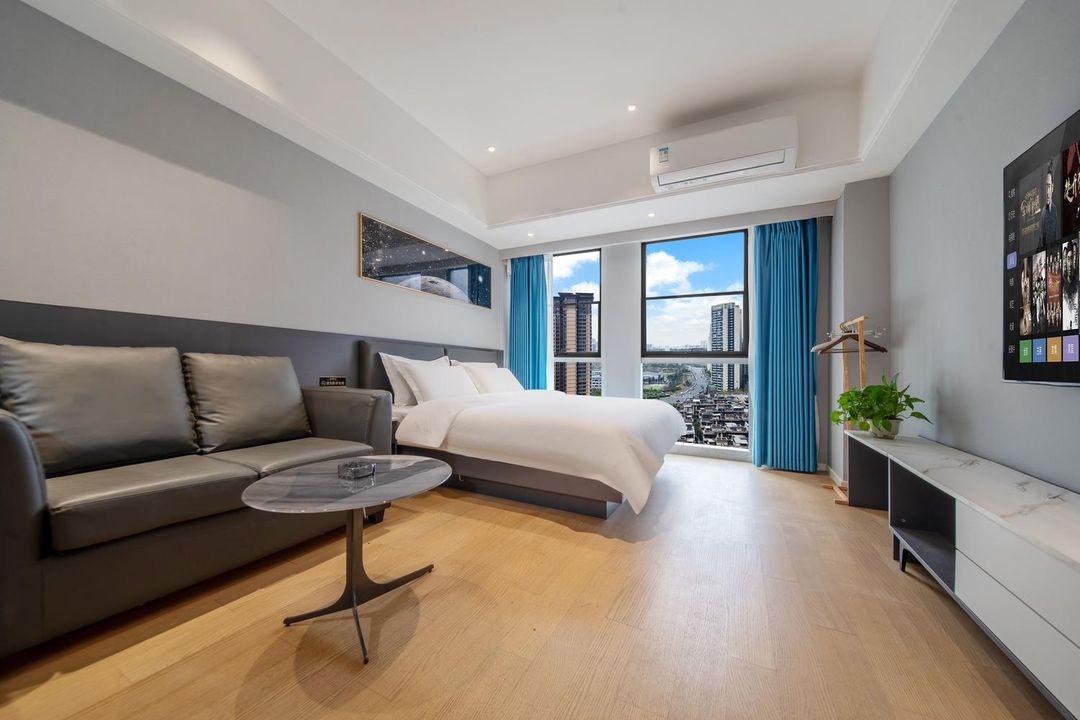 Chengdu Shuliang Hotel (Xibo City Hangzhou Road Subway Station)