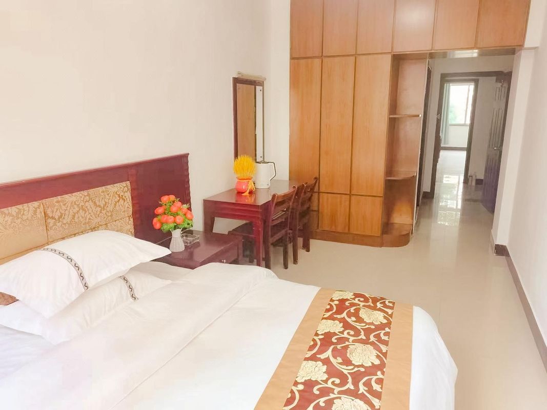 Mingzhu Hotel (Huanggang Normal University)