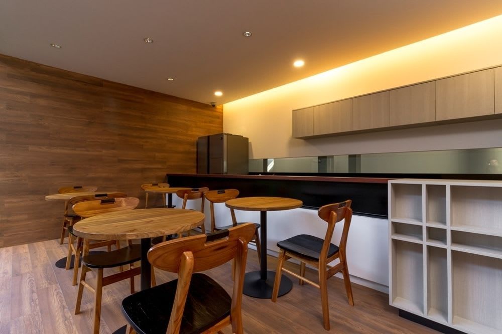 RedDoorz Plus Near Perbanas