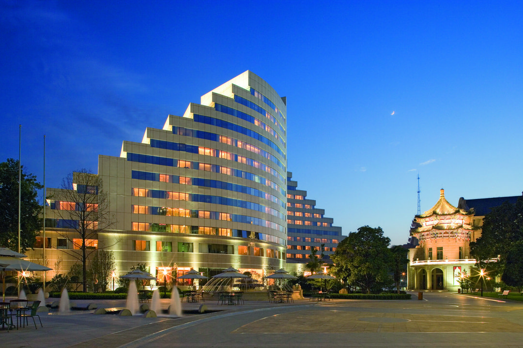 西安索菲特人民大廈(鐘鼓樓五路口地鐵站店)