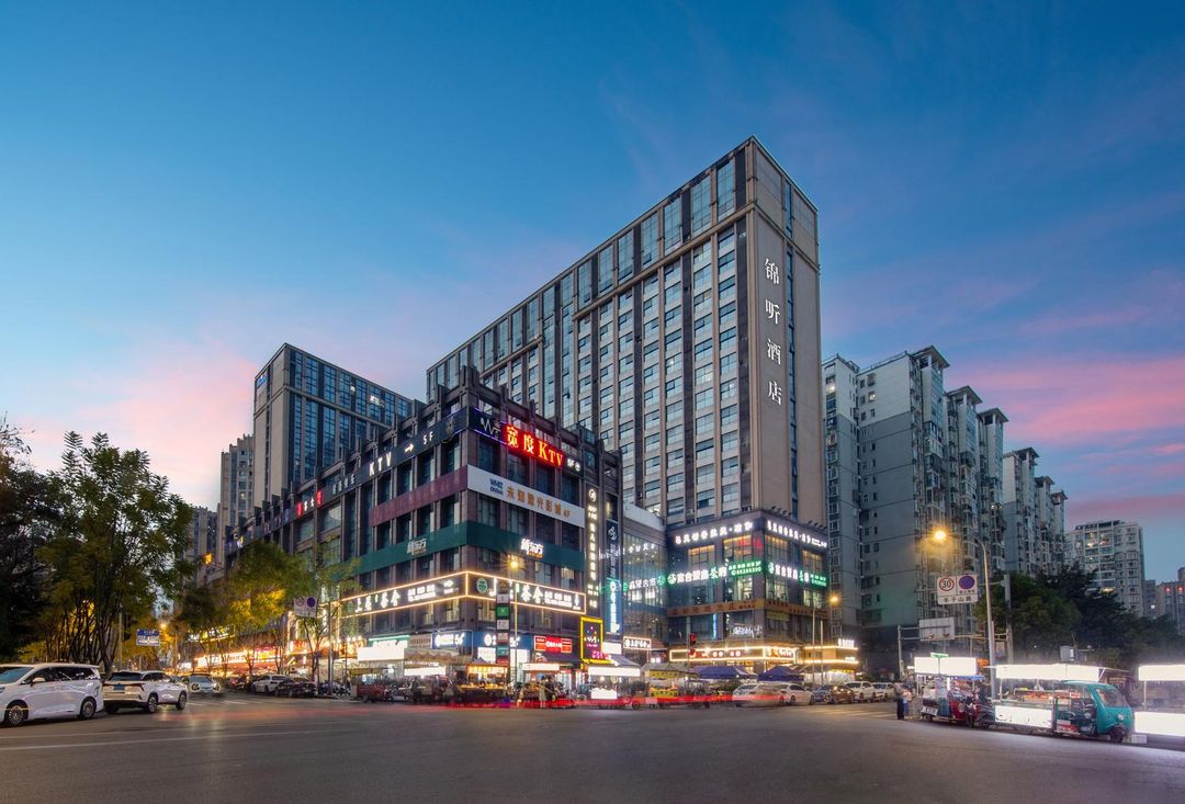 錦聽酒店(成都熊貓基地昭覺寺南路地鐵站店)
