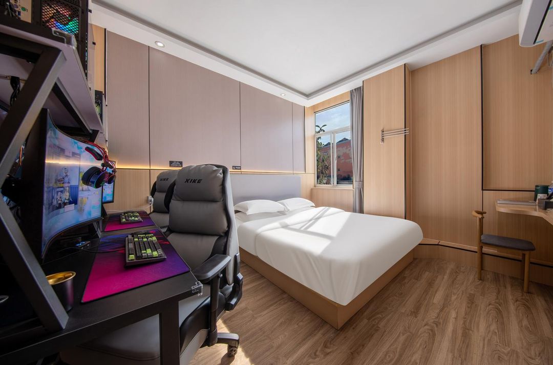 Thunder Esports Hotel (Nanjing Jiangbei Hongyuecheng Longhua Road Metro Station Branch)