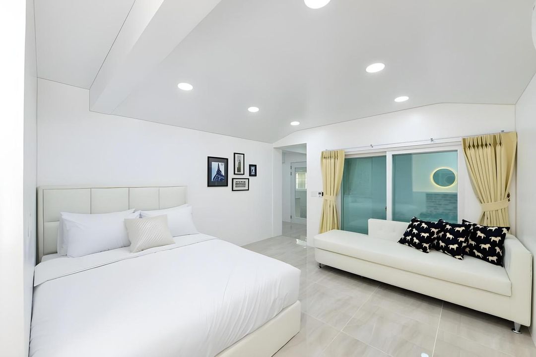 Sellin Onsu Swimming Pool Pension