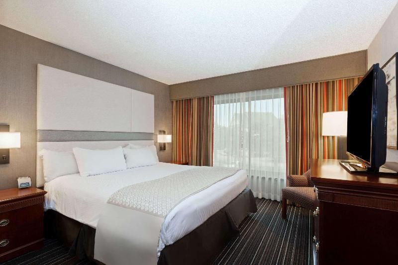 Wyndham Dallas Suites - Park Central