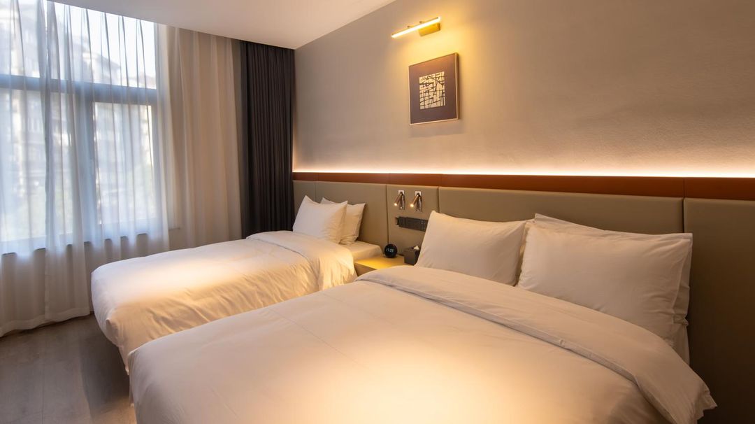 Qingmu Hotel (Nanjing Museum Xianmen Subway Station)