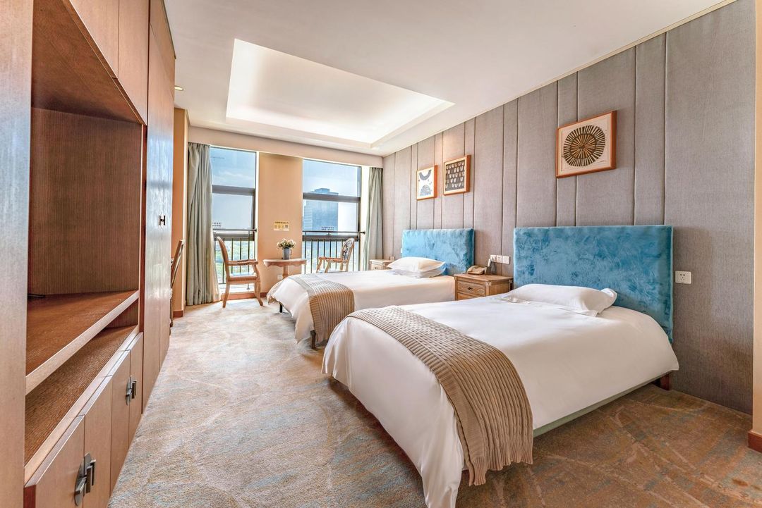Yilin Hotel(Linping Nanyuan Metro Station Store)