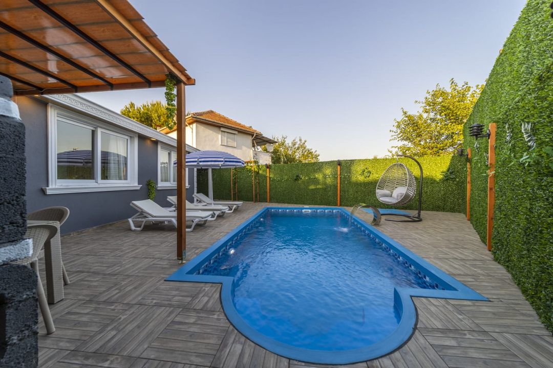 位於Muratpasa機場附近帶有私人游泳池的別墅