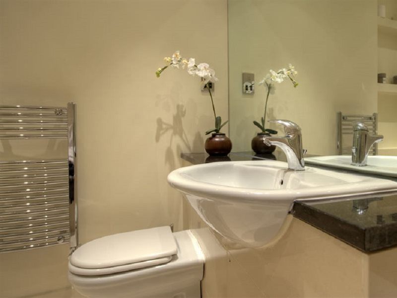 克萊倫登華麗公寓酒店