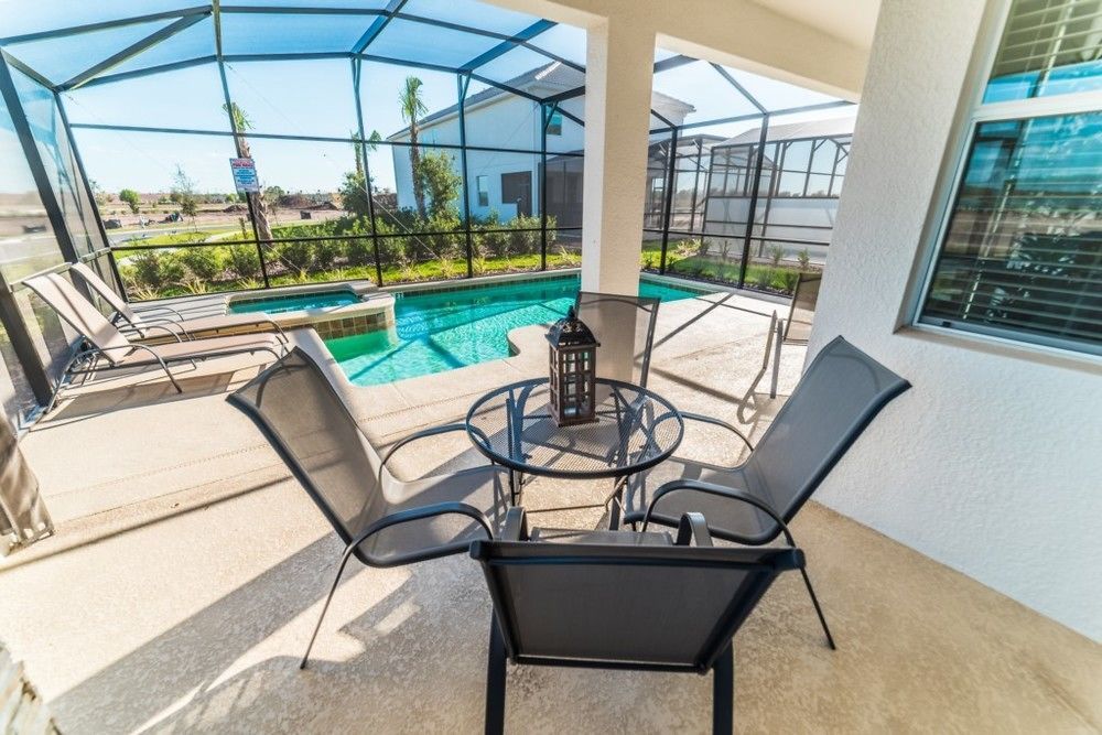 6 Bedrooms Luxury Home, Best Location!!