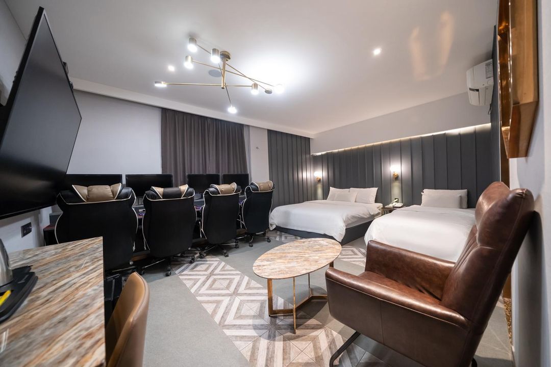 Ansan (Evergreen Tree) the Gray