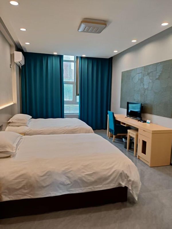 Yijia Business Hotel