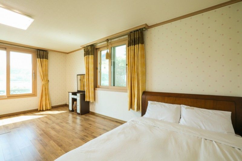 Chuncheon Namiseom Yeonhwa Pension