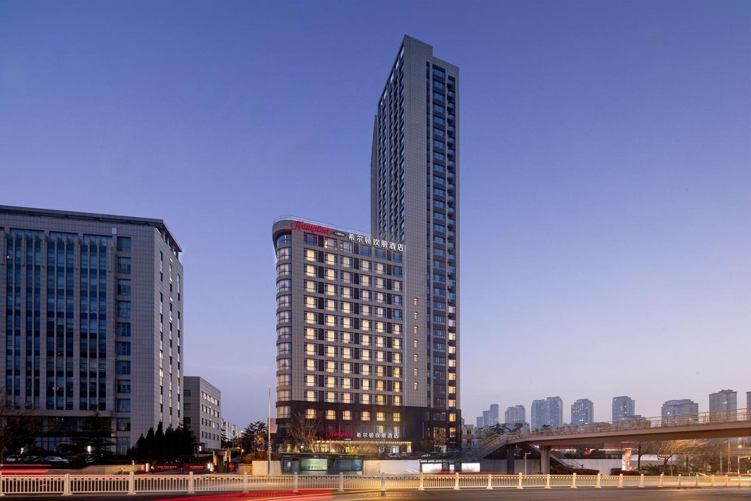 青島中央商務區希爾頓歡朋酒店