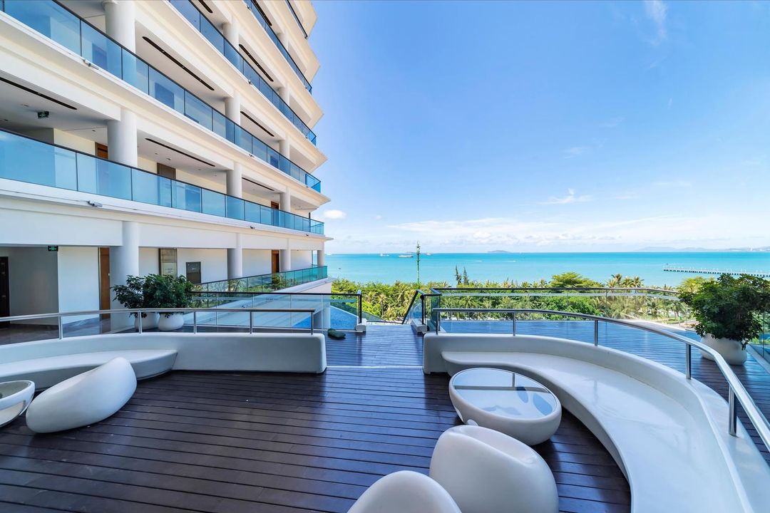 三亞灣洛克鉑金海景酒店