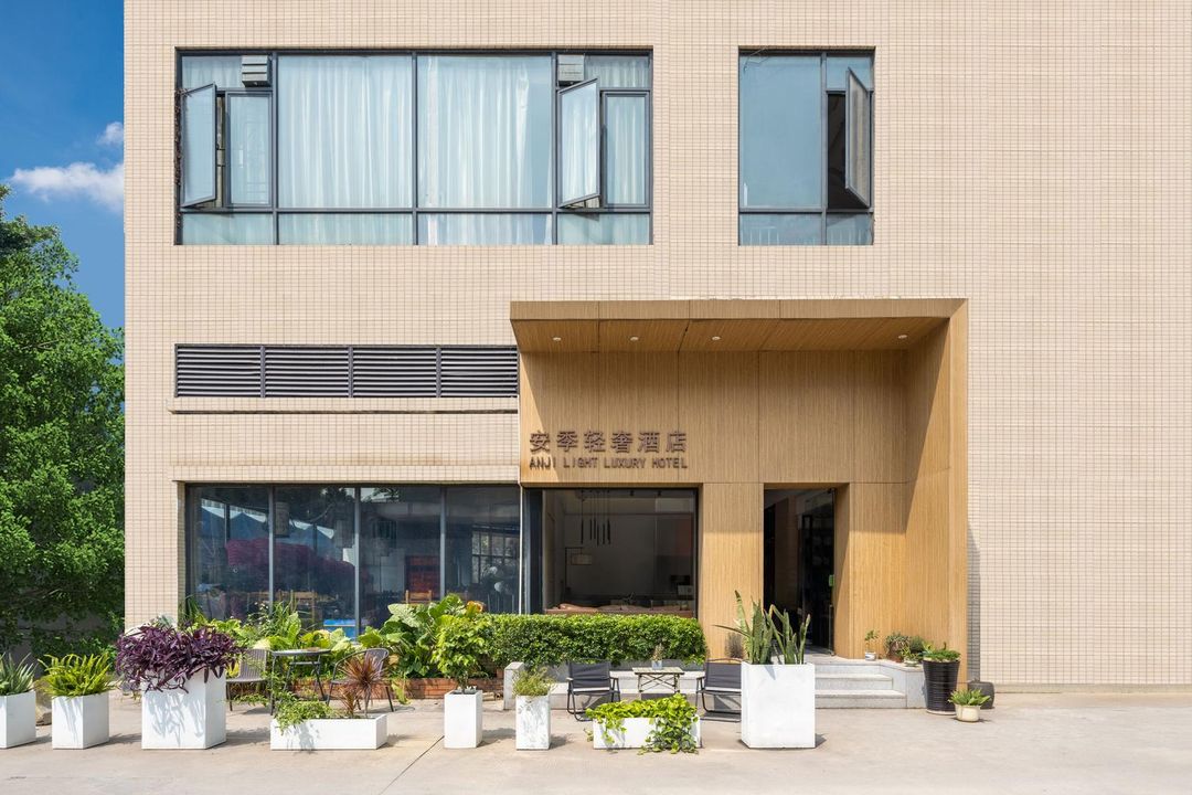 Anji Light Luxury Hotel