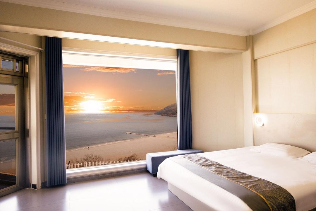 Lianyungang sea breeze blue sea view hotel