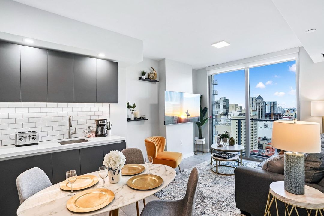 位於邁阿密中心的現代高層公寓,配有游泳池/健身房!