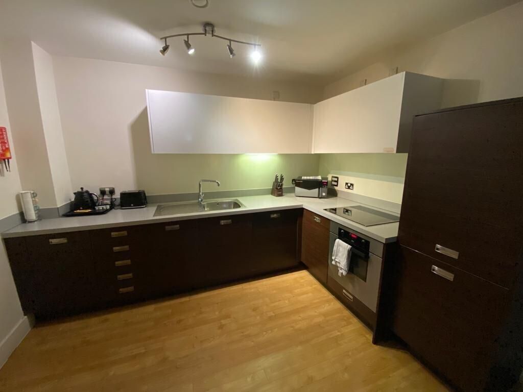 KCS Birmingham City Apartment with Balcony/Parking
