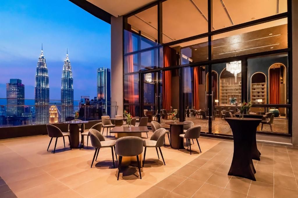 8 Kia Peng Suite KLCC by Luna