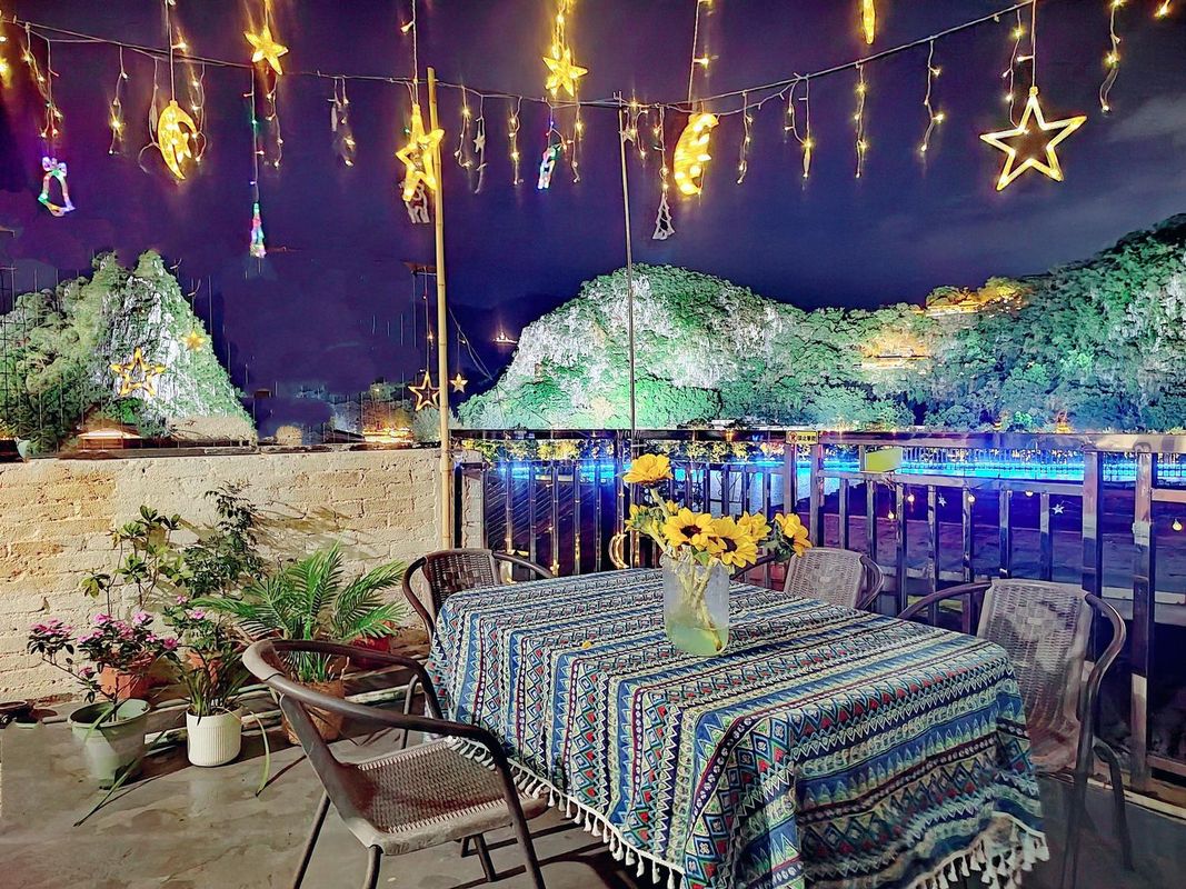 Seven Star Cave Biela Wuyang Homestay (Yanqian)