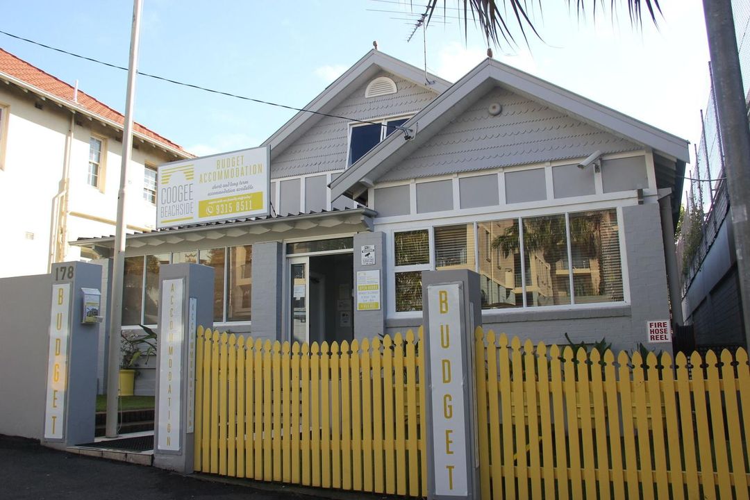 庫吉海灘邊波德牀 - 青旅