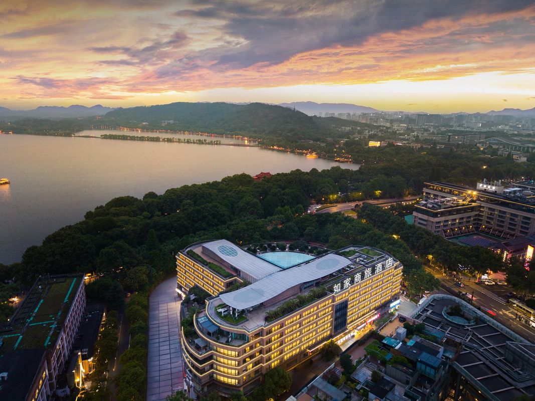 如家商旅酒店(杭州西湖湖濱龍翔橋地鐵站店)