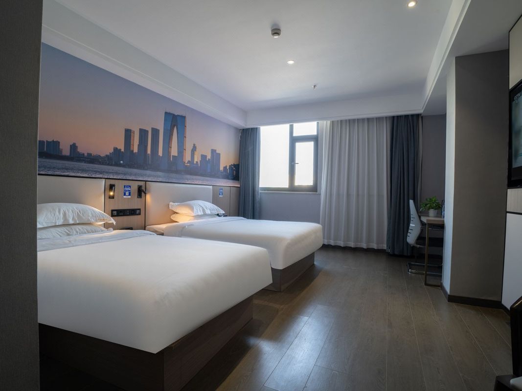 蘇州季朵酒店 (本色美術館尹中路地鐵站店)