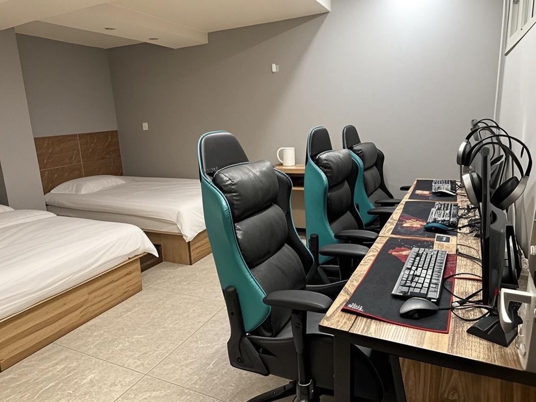 Jijing E-Sports Hotel (Hubei University of Technology)