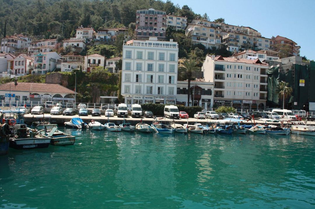 德德奧盧港口酒店