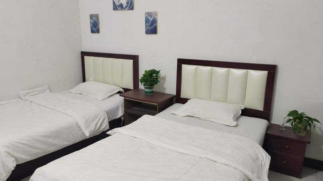 Hemeida Hotel (Xi'an Foreign Languages University Chang'an Campus)