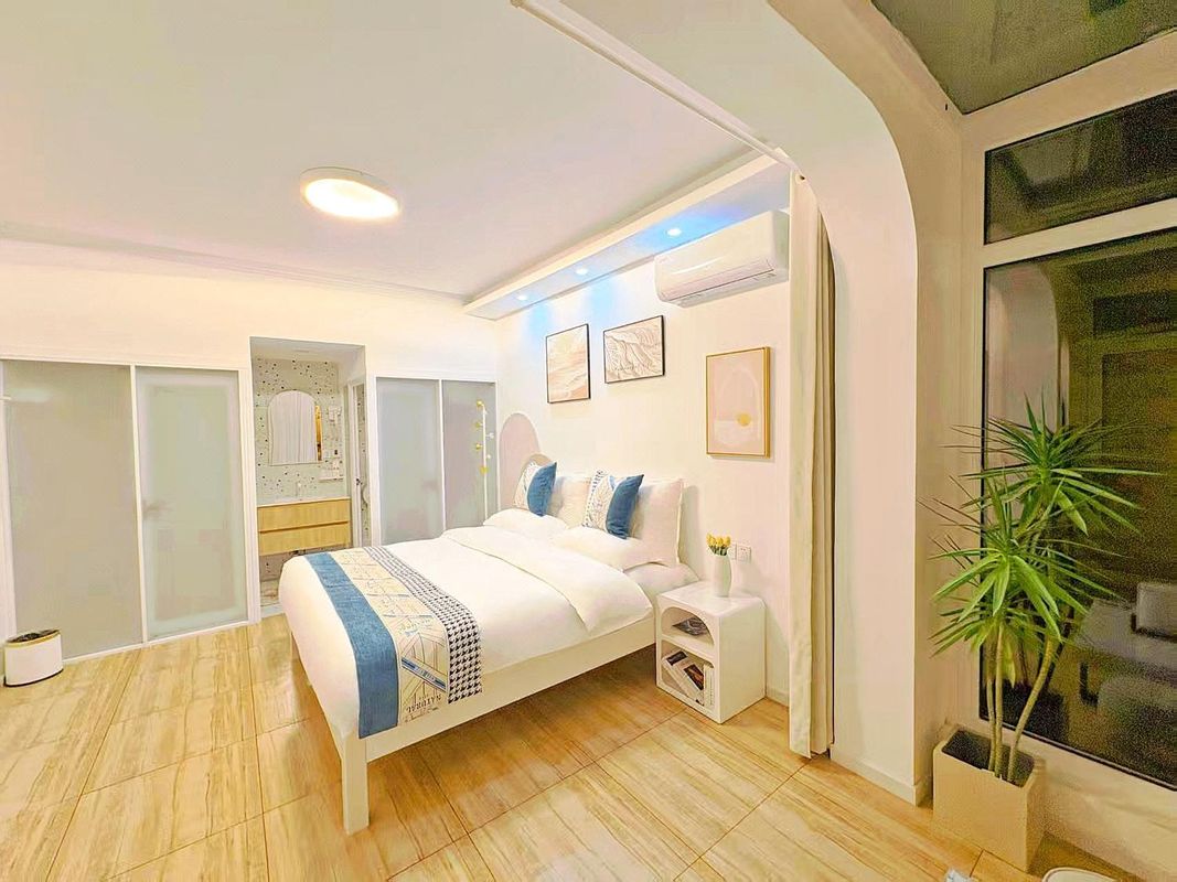 Qinghong Zaobai Hostel