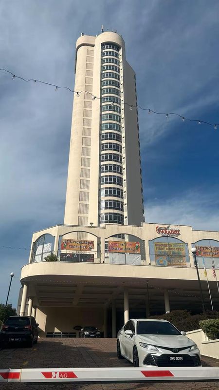 Maisie's Rainbow #2501 Studio room