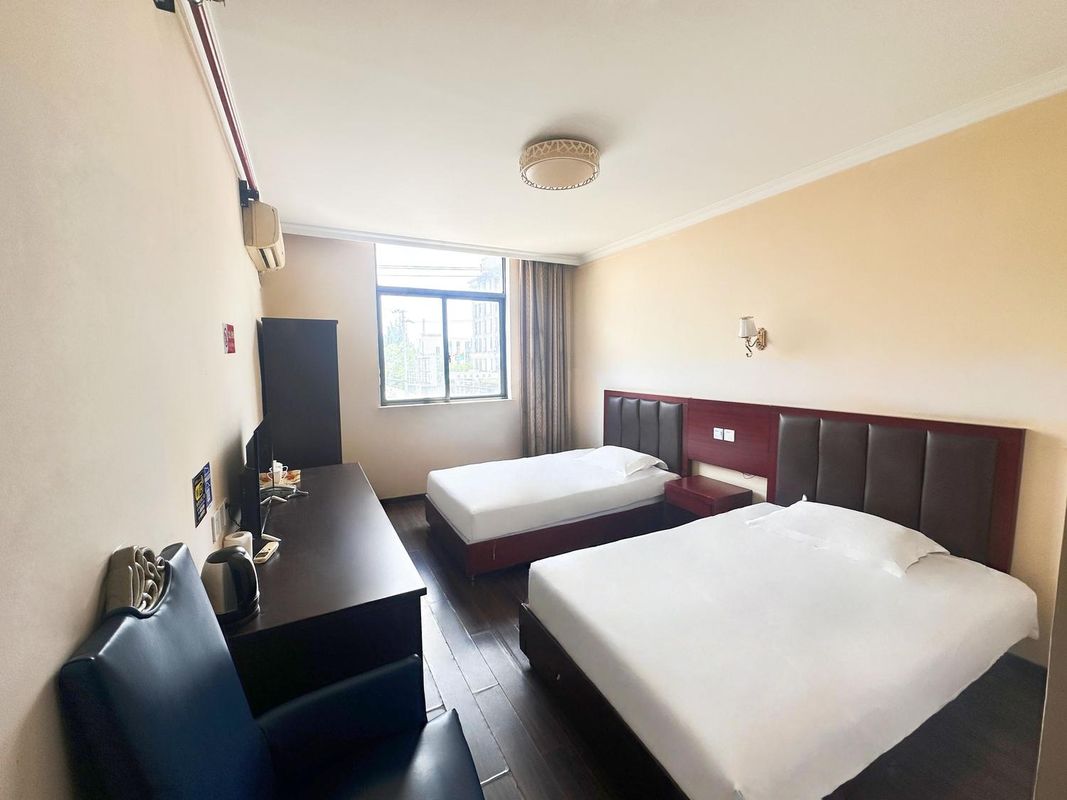 Aixin Hotel (Shanghai Minhang Development Zone Subway Station)