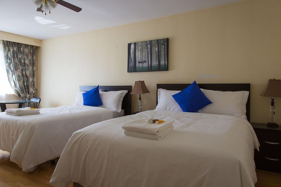 查爾頓套房旅館