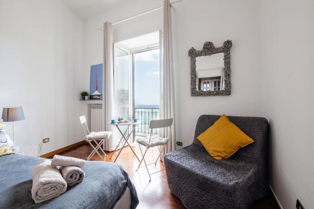 拿坡里中央海洋酒店