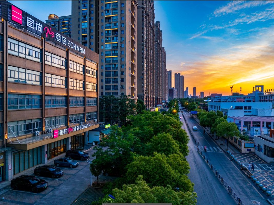 宜尚PLUS酒店(武漢東湖學院大花嶺地鐵站店)