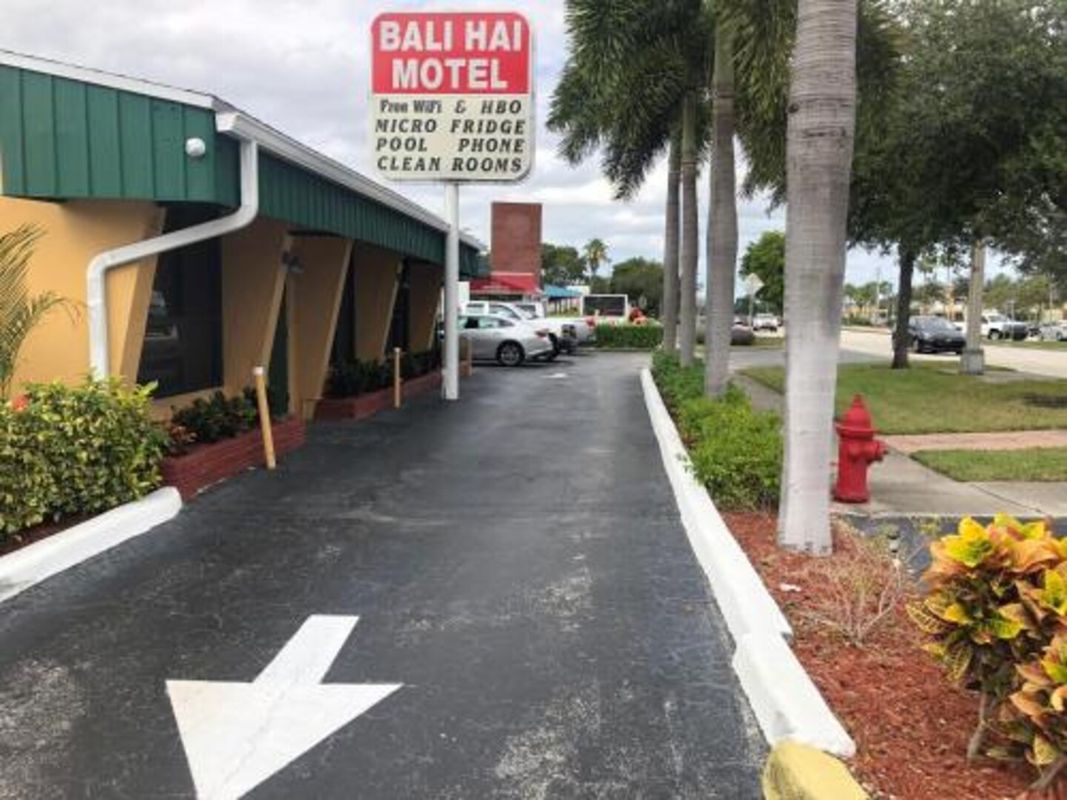 巴釐海汽車旅館