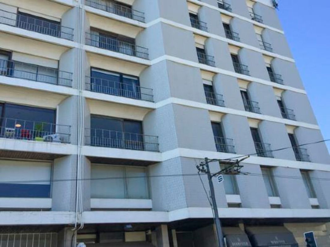 科萊裏格RE2街LV高級公寓