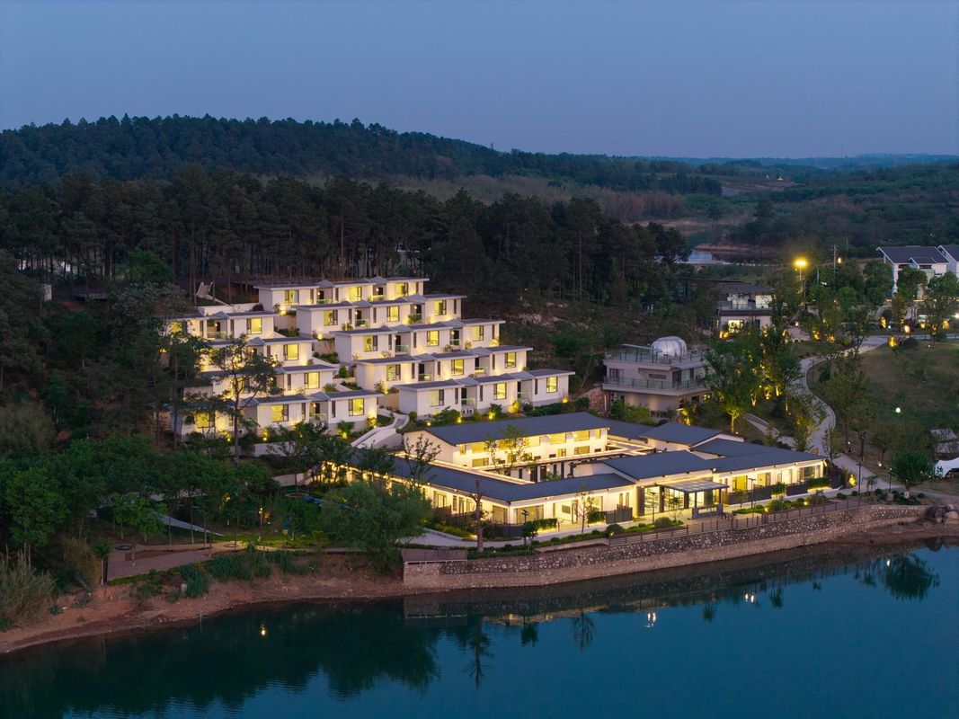 Floral Hotel·Yishan Riverside Homestay (Maoshan Oriental Salt Lake City Branch)