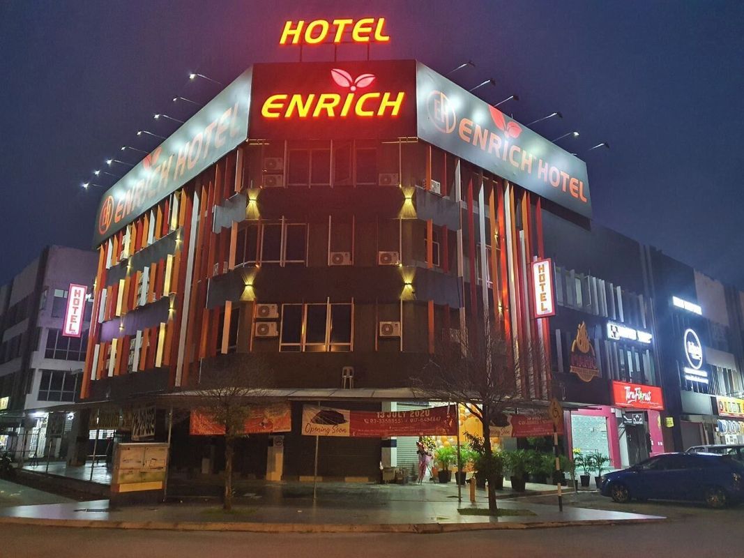 Enrich Hotel Setia Alam by uBook