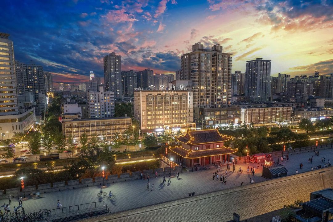 JI Hotel (Xi'an Bell Tower Yongning Men Subway Station)