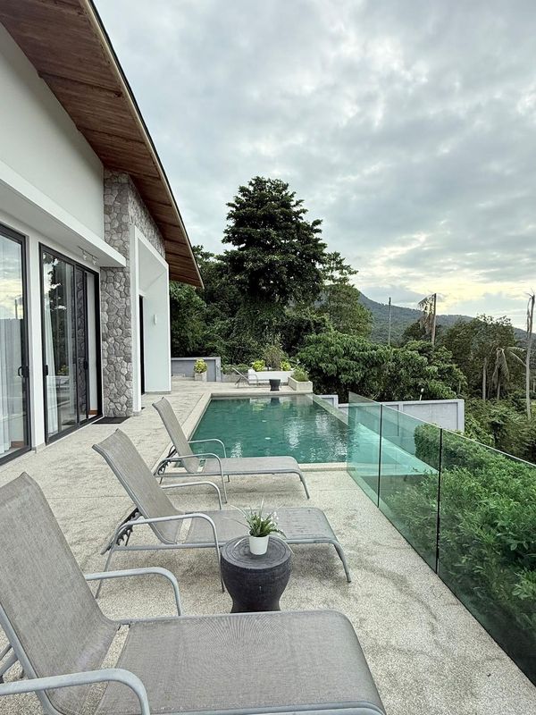 Michel Tropical Seaview Pool Villas