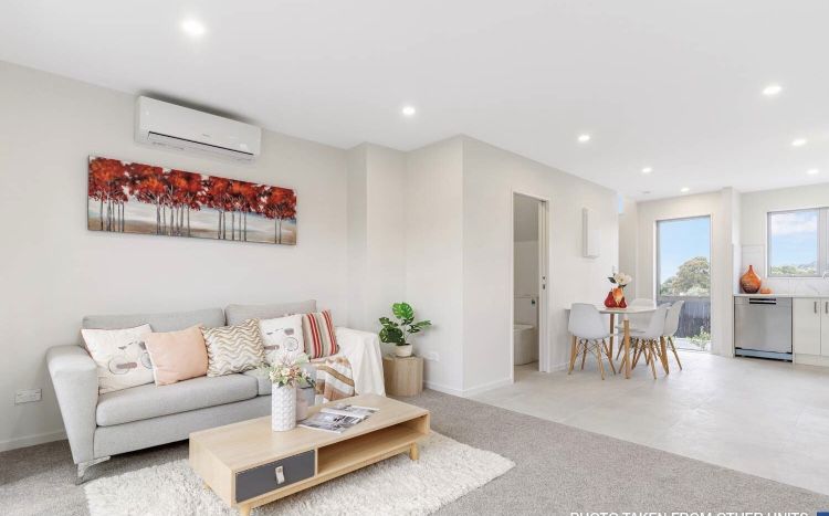 Brand New townhouse homestay, free street parking